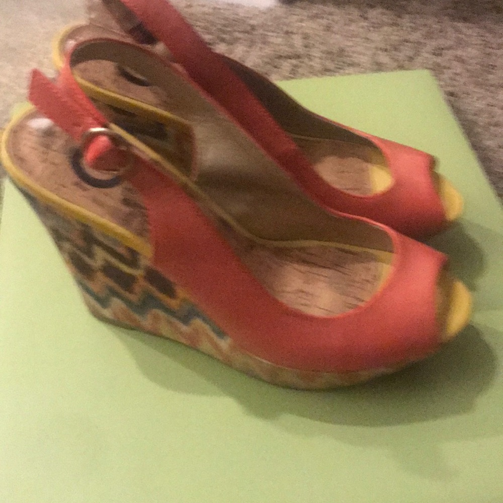 Guess wedges